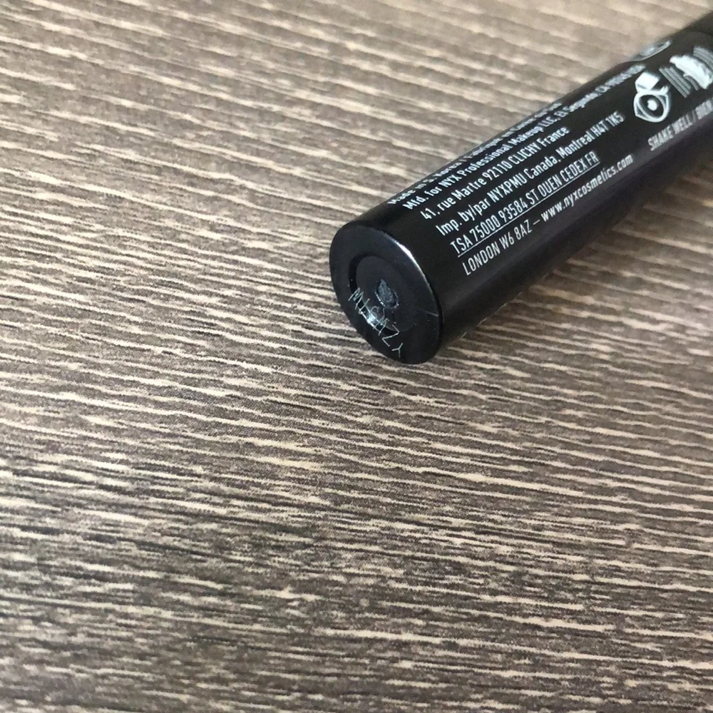 ❤️$6 NWT Vivid Matte Black Eyeliner 2ml